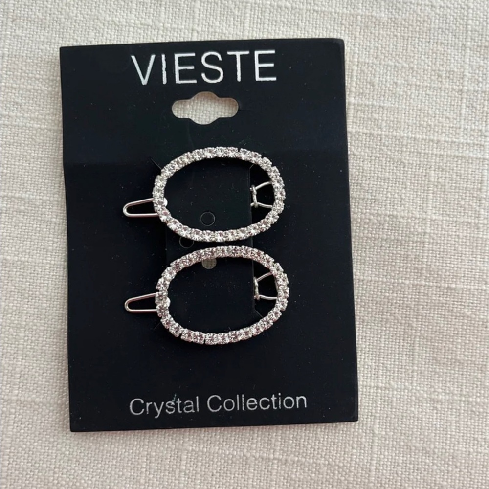 ****SOLD—on ♏️**** Barrettes